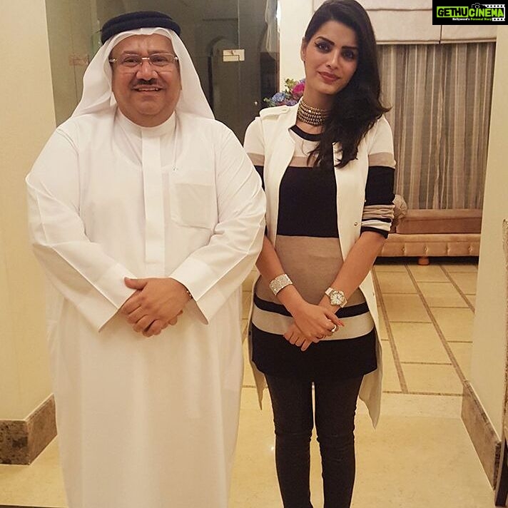 Sonali Raut Instagram - #BahrainDiaries Meet n' Greet with Sheikh Nabeel Ajoor Majlis. #bahrain #aslisonali