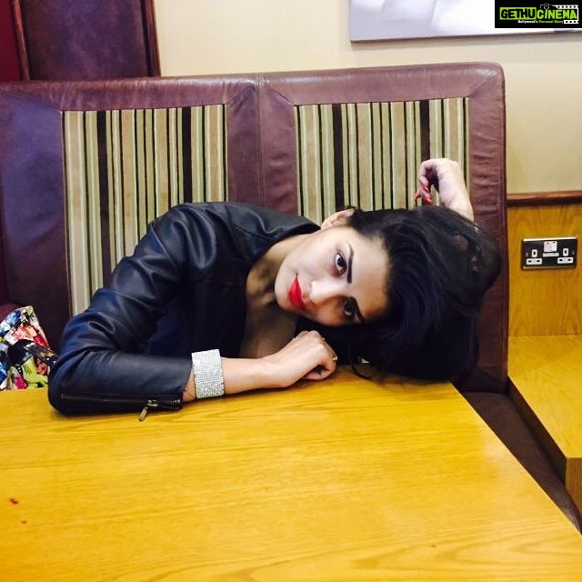 Sonali Raut Instagram - #BahrainDiaries Tired after the flight. #bahrain #feelingsleepy #aslisonali