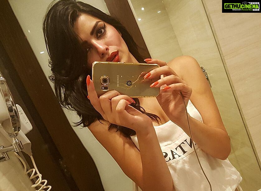 Sonali Raut Instagram - But first let me take a selfie. #SelfieTime #aslisonali Kanpur, Uttar Pradesh