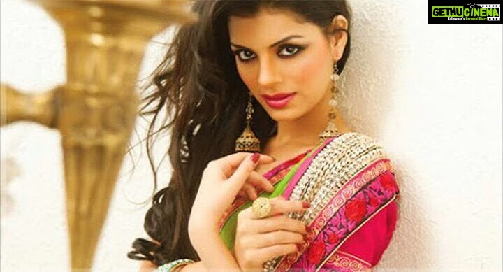 Sonali Raut Instagram - A very Happy Navratri to all my lovely people! #aslisonali #happynavratri