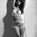 Sonali Raut Instagram – Caption for the picture??
Photography @rohitzutshi17 
Denim Shorts @kavita_sonchatra
#photography #picoftheday #blackandwhite #photomarathon #mood #style #attitude #fitness