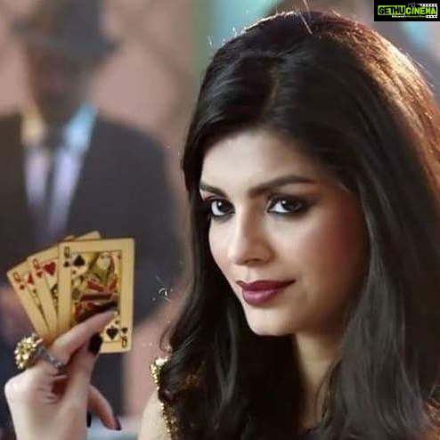 Sonali Raut Instagram - #FlashbackFriday Think like a queen, and demand to be treated like a queen. #aslisonali #queen