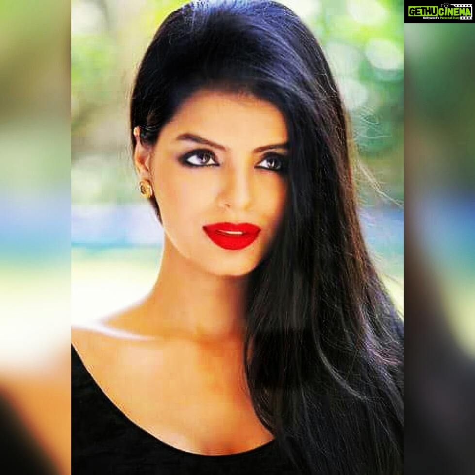 Sonali Raut Instagram - Give her red and she'll rule the world. #lipsticklagake #aslisonali #redlips