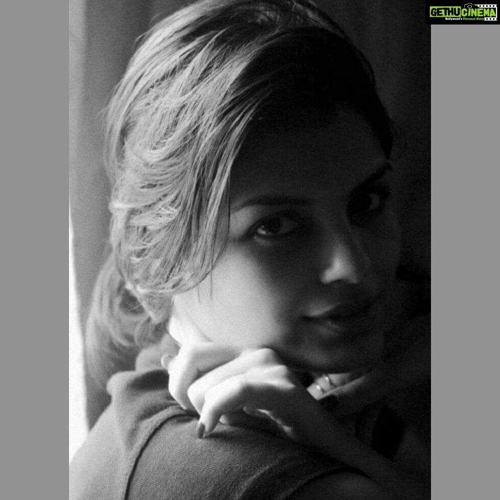 Sonali Raut Instagram - Today is going to be a good day. Feeling positive vibes already. #aslisonali #blackandwhite