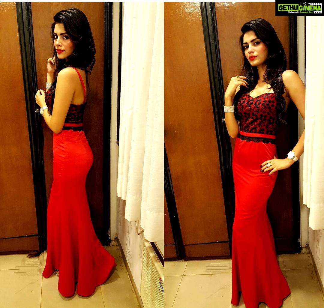 Sonali Raut Instagram - The night is #red ... Time to party #redtrofm 106.4 launch party. #PhirBajao #PartyTime #fmradio