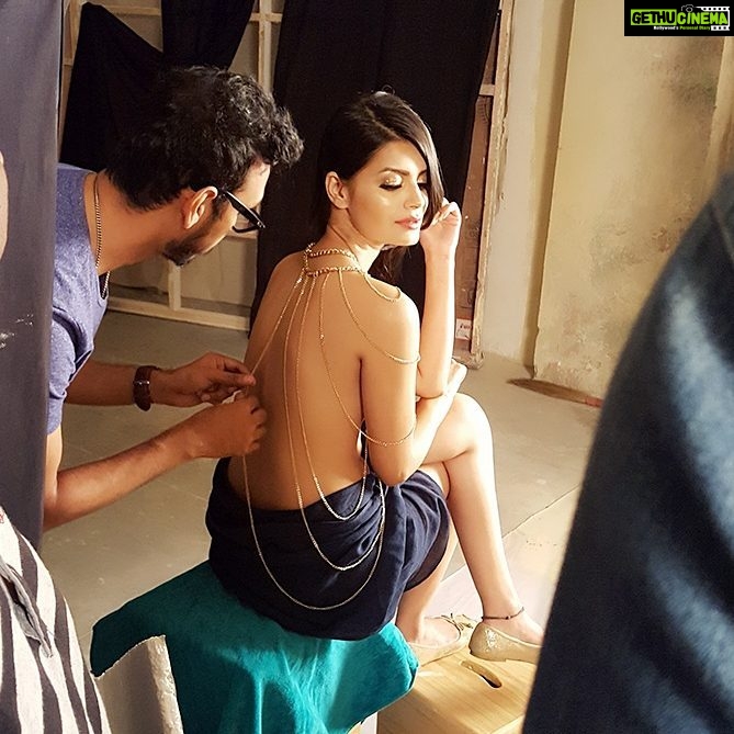 Sonali Raut Instagram - Minute detailing always pays off #Editorial #Shoot #greatgrandmasti #fhm #fhmindia #aslisonali