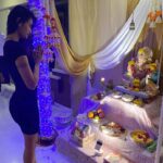 Sonali Raut Instagram - About lastnight Ganpati Darshan @imbhandarkar @anttimmaheshvwari @rupalisuri07 @iarjanbajwa @renubhandarkar45 @ricku_rocks @jayatotla @giorgia.andriani22 #ganpati #ganpatibappamorya #festival #festivevibes #celebration #darshan #fest