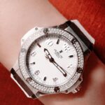 Sonali Raut Instagram - Loving my new. .....Watch😍😍
