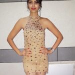Sonali Raut Instagram - #goodmorning #Gold #dress#studs#happymood #Party#Gold heels#