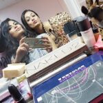 Sonali Raut Instagram - Shooting for magazine editorial with my fun team @devsoodstyling @makeupwithmaheleqa #goodmorning #glamsquad #shootmode #photoshoot #fun #magazine #stylist #makeupartist #loveit