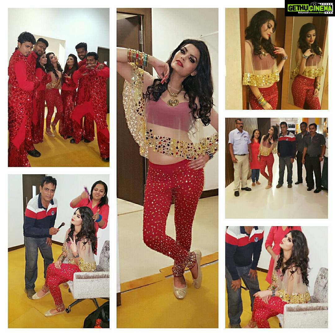 Sonali Raut Instagram - Performance# Arabic theme# Pune#Red n Gold#Dance#Designer Rippi sethi Conrad Pune