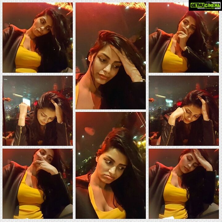 Sonali Raut Instagram - #Expressionista - Just when you feel you were about to win , buzzer strikes 0 and you lose a huge amount... #sadbuthappy #macau #lookrichbutkangal #casinoadventures #casinoexperience #nighttoremember #challenges #yethappy !! Tsim Sha Tsui, Hong Kong