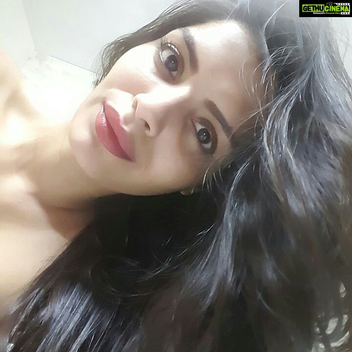 Sonali Raut Instagram - Take the right time to find the right color of #Lipstick