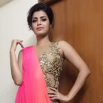 Sonali Raut Instagram - #ColorsParty #happyweekend . Style courtesy @Archana_Kochhar . :)