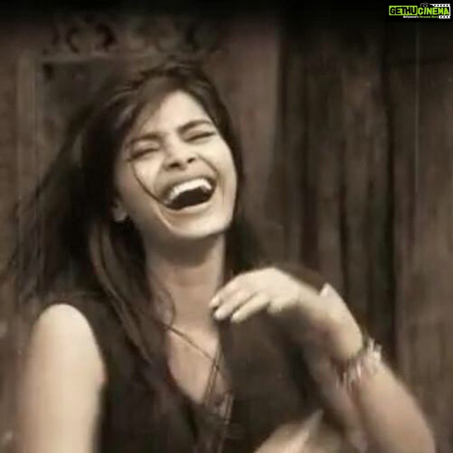 Sonali Raut Instagram - #Laughing is the best #exercise #madhouse #biggboss8 #fakelaughter #fakeppl #fakenessallaround #HappyMorning