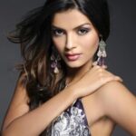 Sonali Raut Instagram - Heyy guys follow me on official twitter handle @realsonaliraut9 and aslisonali on Instagram