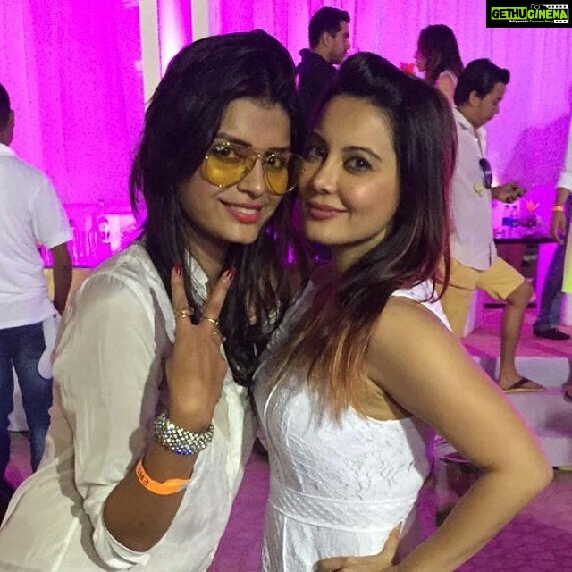 Sonali Raut Instagram - #Awesomeness #Fun #Party with #MinishaLamba :)