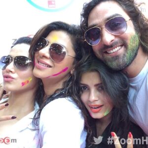Sonali Raut Instagram - #Superfun #ZoomHoliParty with #Praneetbhatt #Sanakhan #Sambhavnaseth