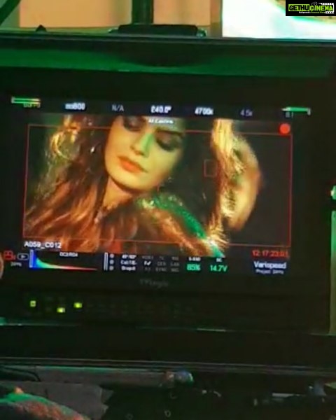 Sonali Raut Instagram - Behind the scenes!!!! #Dangerous #songshoot #shootdiaries #london #mujkoapnijaanbanale #throwback @mikasingh @vanturiulia