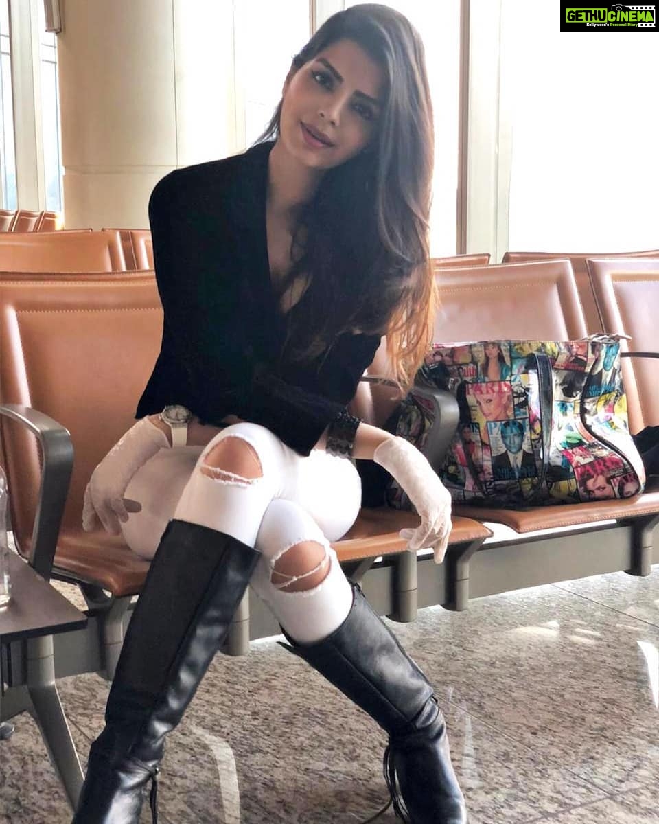 Sonali Raut Instagram - I just want to be wonderful!!! #zone Delhi, India