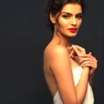 Sonali Raut Instagram - Eyes have their own vocabulary... What a beautiful language to learn!!! #behindthescenes #expression #beauty #beautyshot #shot #beyourself #beyou #shinebright #goldengirl