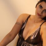 Sonali Raut Instagram - Being sexy …That’s for me, iTs not for everyone!!! Shot by @rohitzutshi17 Outfit @kavita_sonchatra Hair makeup @itsanukanwar #reels #reelsinstagram #bts #shootdairies #sonaliraut