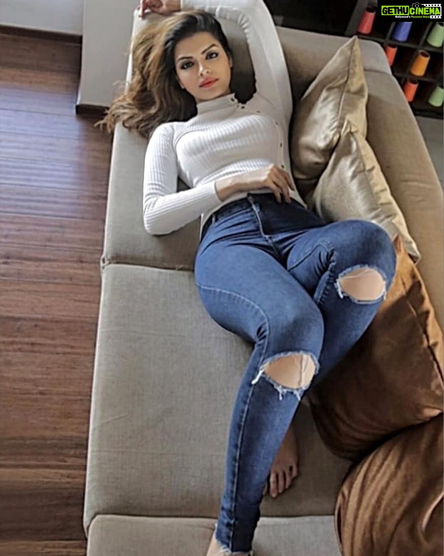Sonali Raut Instagram - We're in a fight against this Virus. No time for double talk. Straight talk Stay home🏡🏙 #stayhome #stayhealthy #isolationDays #washyourhands #togetherathome #quarantine