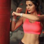 Sonali Raut Instagram - I think beautiful is like looking like you takecare of yourself. Takecare everyone!!! Photography @igaauravsingh #fitness #fitfam #fitspo #motivation #workout #workoutroutine #gym #mma #fitnessgirl