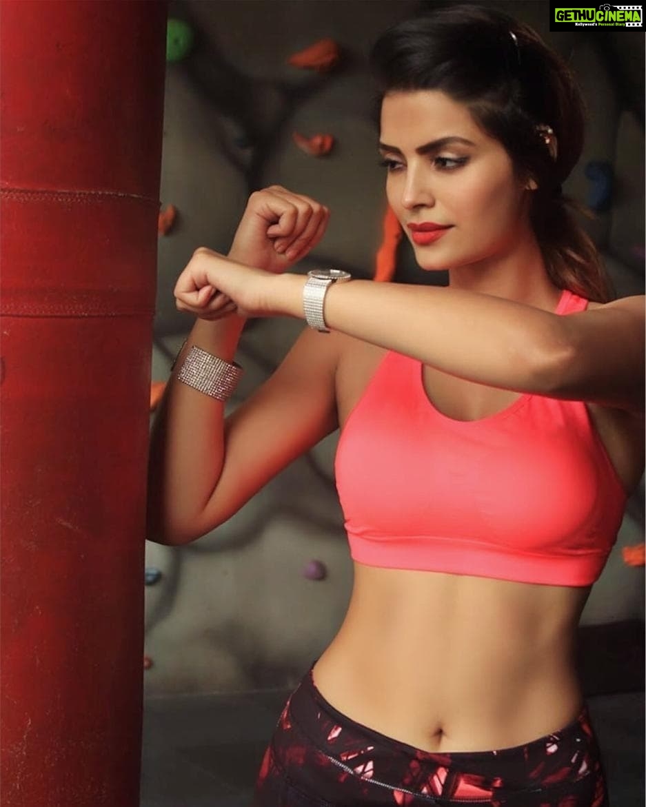 Sonali Raut Instagram - I think beautiful is like looking like you takecare of yourself. Takecare everyone!!! Photography @igaauravsingh #fitness #fitfam #fitspo #motivation #workout #workoutroutine #gym #mma #fitnessgirl