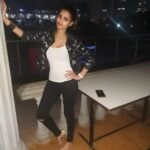 Sonali Raut Instagram - Chill time!!! #sportstyle #chill #freshlook #friends #cool #cricketclub Mumbai Cricket Association Recreation Centre