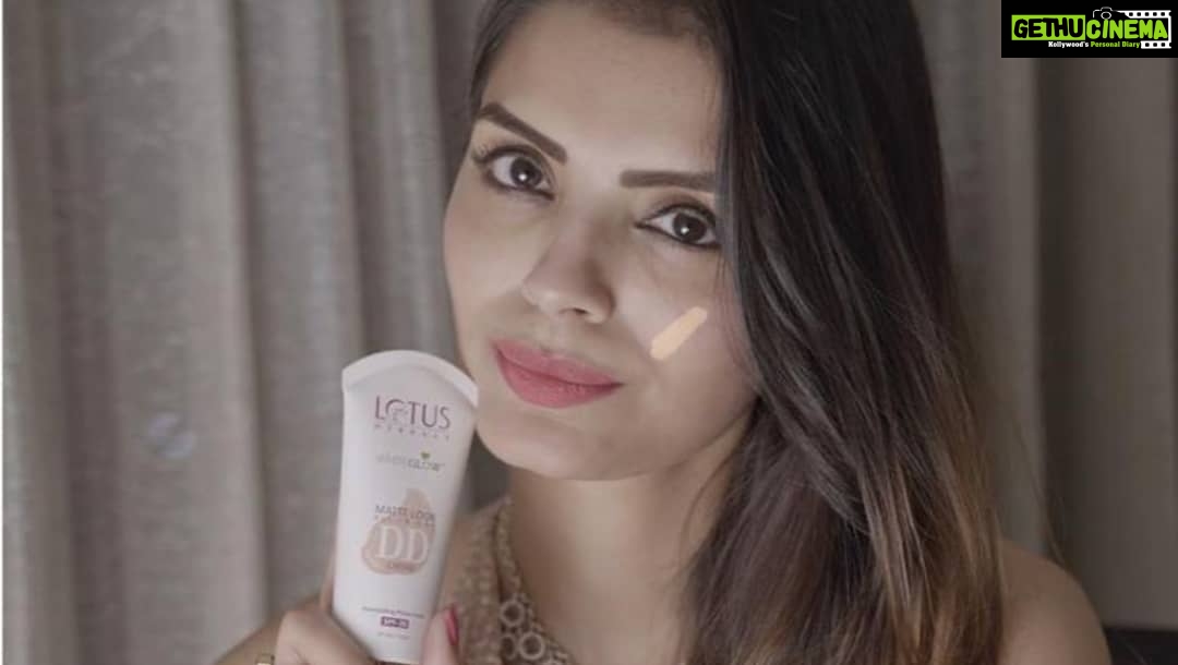 Sonali Raut Instagram - Heyy beautiful girls, i am accepthing @jacquelinef143’s #PhotoReadyIn2 challenge with @lotus_herbals #WhiteGlowDDCreme. It is Valentine’s Day💕 and here i am showing you my #PhotoReadyIn2 look, tell me how did you like it! I am also nominating @ujjwalaraut , @iampayalghosh and @gizelethakral to take up this challenge. Go on and take up the challenge too and show your #PhotoReadyin2, you can also get featured by @lotus_herbals #LotusHerbals #SkinCare #FlawlessSkin #glow #naturalbeauty#herbal #crueltyfree #gorgeous #beautiful #InstaBeauty #flawless #DailyDefense #photoready #mattelook #mattefinish #PhotoReadyIn2 #glam #GlamUp #glamorous #newlaunch #jacquelinefernandez #SPF20 #SunProtection #WhiteGlow