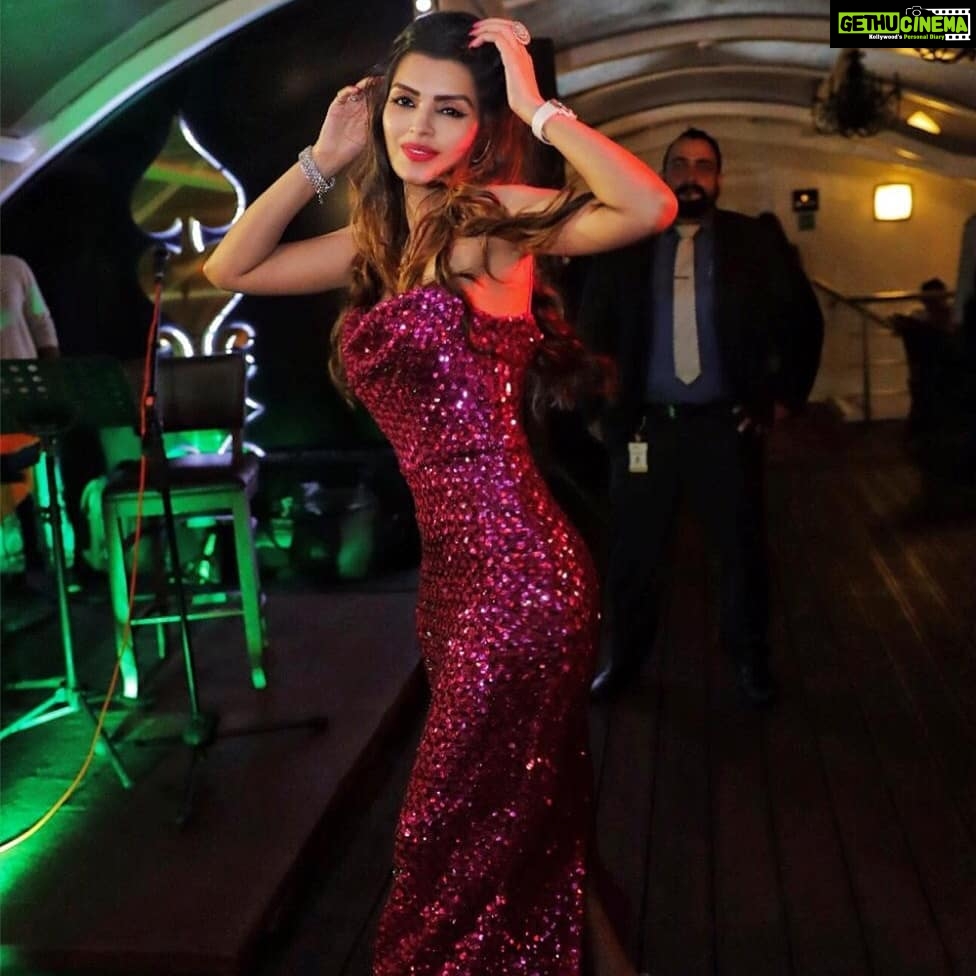 Sonali Raut Instagram - I 💖💖!!! #casino #casinotime #event #apperance #deltincaravela #sexy #pink #bling #goa #work Goa Panjim