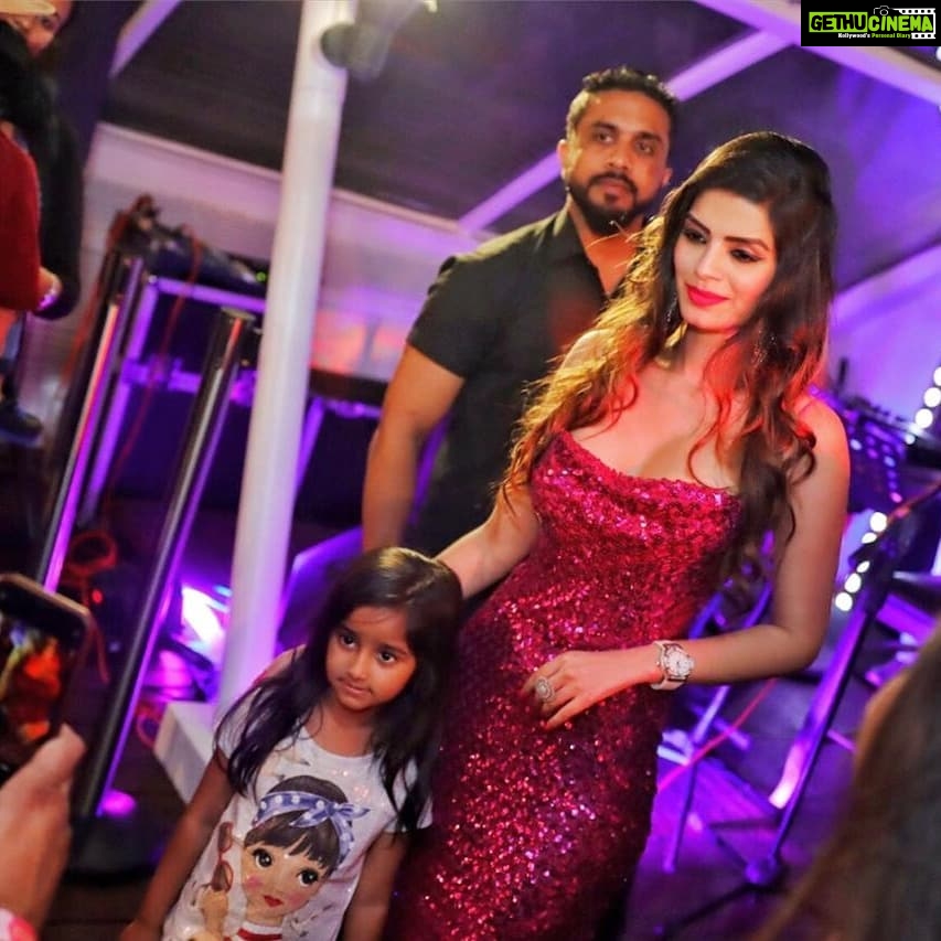 Sonali Raut Instagram - I 💖💖!!! #casino #casinotime #event #apperance #deltincaravela #sexy #pink #bling #goa #work Goa Panjim