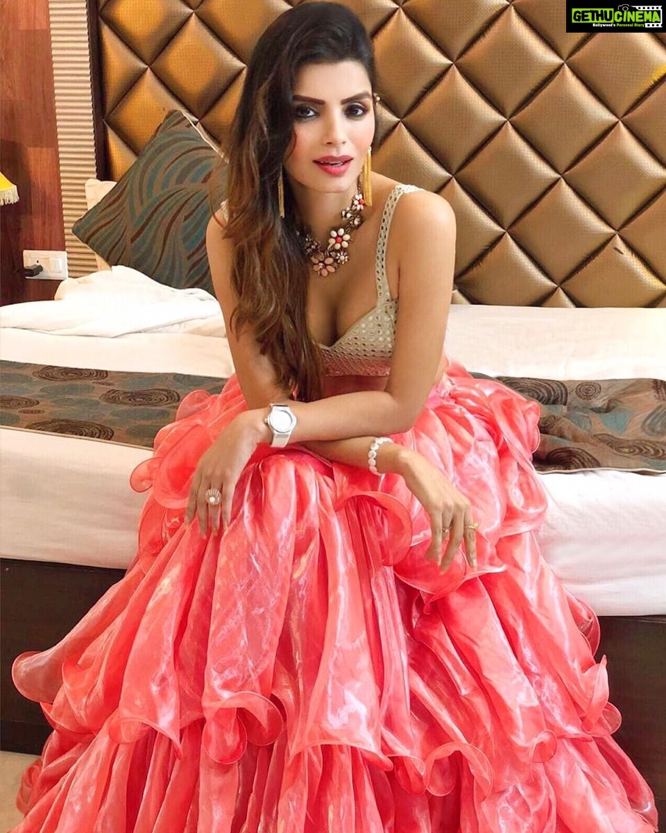 Sonali Raut Instagram - Event diaries💌💝!!!! Managed by @moushumibanerji #event #fun #travel #mood #beauty #beautiful #fanlove #beautyawards #bollywood
