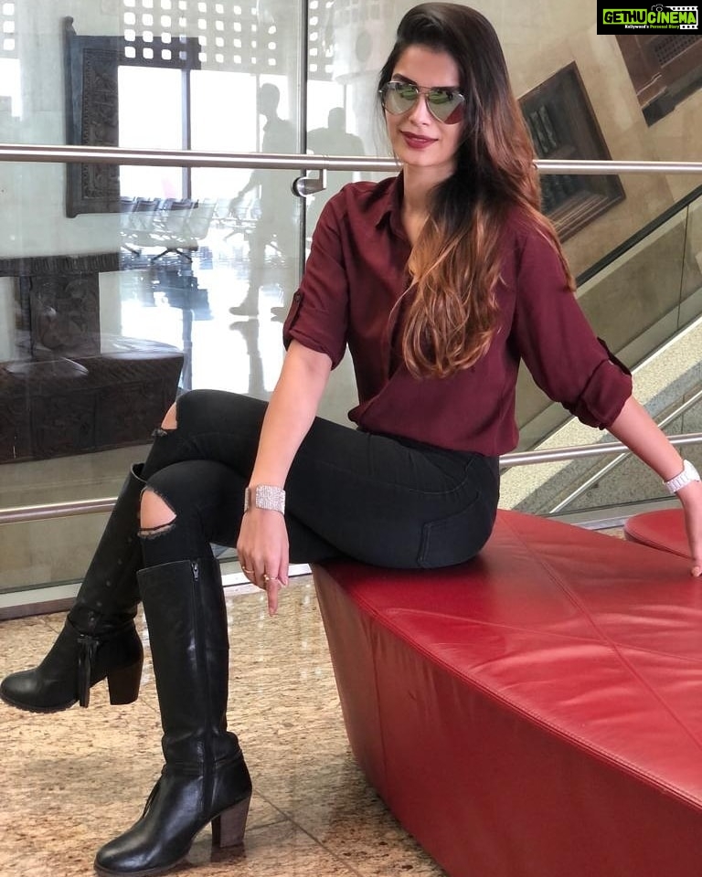 Sonali Raut Instagram - Off to Nagpurš«!!! @moushumibanerji #event #appearance #work #workmode #TRAVELMode #travel #eventdiary #bollywood #nagpur #traveling