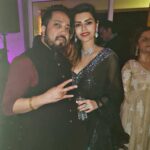 Sonali Raut Instagram - And Diwali celebrations continues ....!! @mikasingh and Krishan Kumar #aboutlastnight #diwaliparty #sonaliraut #festivities #festivaloflights #celebrations