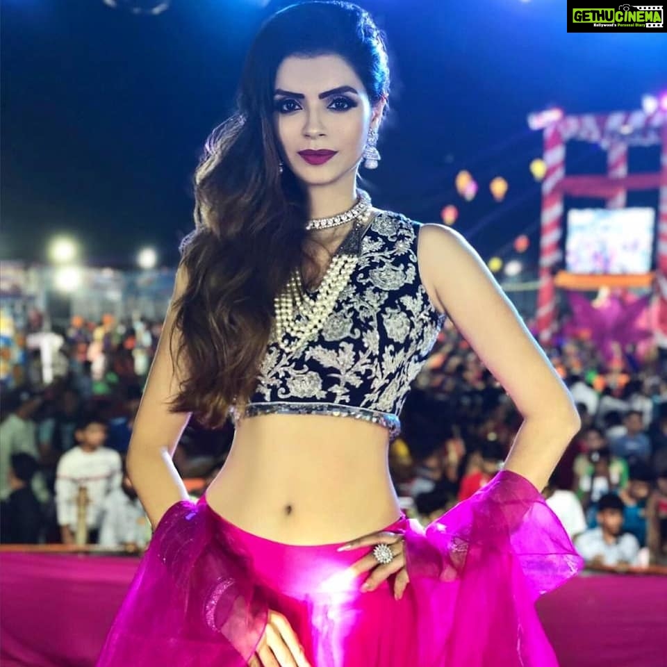 Sonali Raut Instagram - Some More dandiya event pictures!!!! #event #dandiya #dance #appearance #ethenic #indowestern #festivalfashion #navratri2019 #beautiful #bollywood #actorlife
