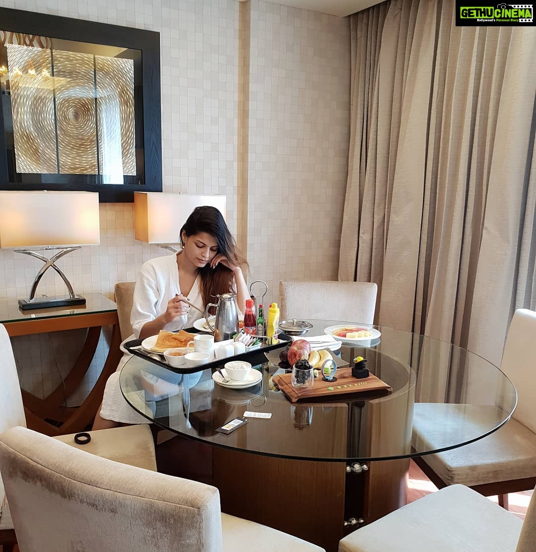 Sonali Raut Instagram - Good morning to everyone. Breakfast time!!!! #risenshine #breakfast #morningface #lovelyday #work #fun #mood #beauty Radisson Blu Hotel Indore