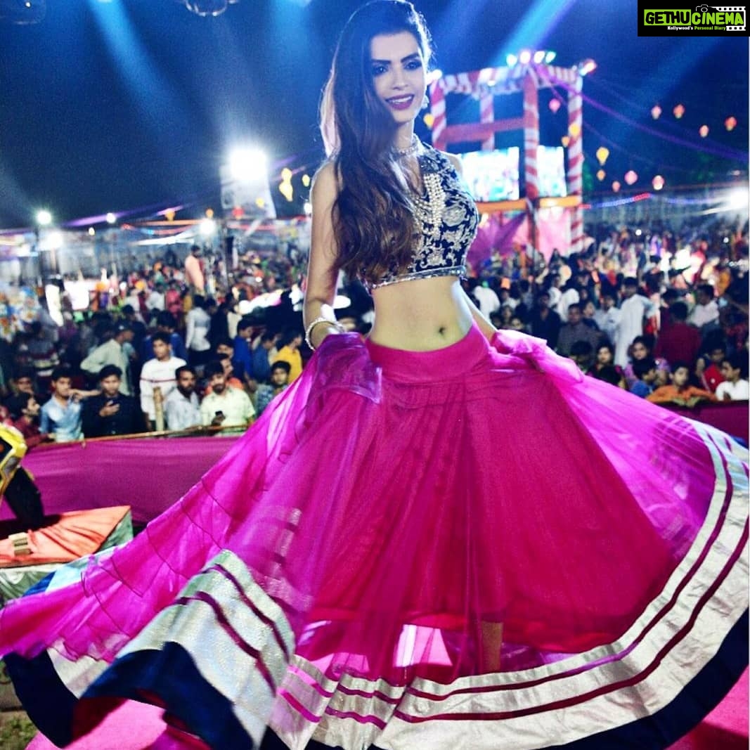 Sonali Raut Instagram - Some More dandiya event pictures!!!! #event #dandiya #dance #appearance #ethenic #indowestern #festivalfashion #navratri2019 #beautiful #bollywood #actorlife