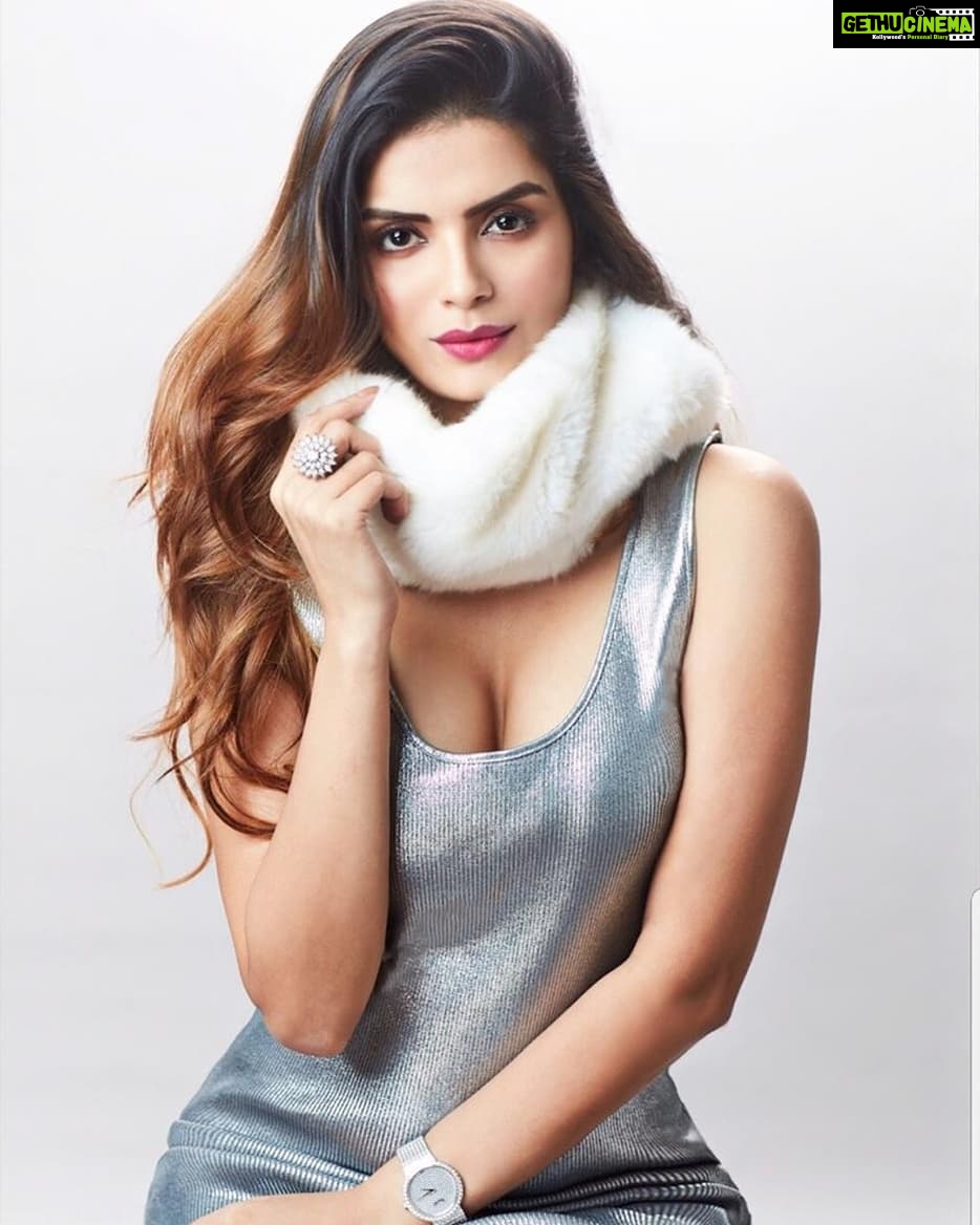 Sonali Raut Instagram - Silver lining!!! Photography by @rohitkhanvilkr Hair n makeup @manasiranemakeupandhair Dress Fur courtesy @rehanshahdesigns Edit @iamrahuljat #shootlife #shootdiaries #elegant #silver #sexy #pose #style #beingsexy #glamorous