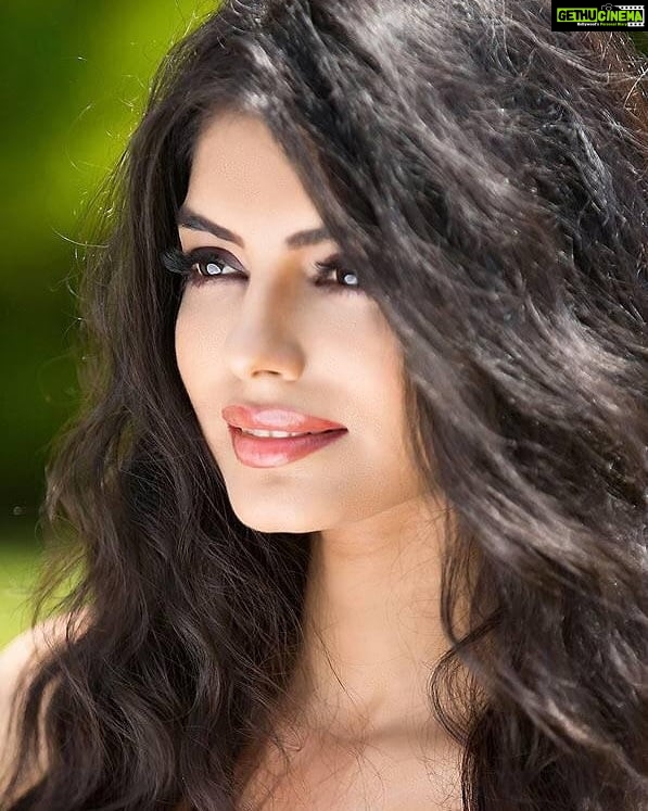 Sonali Raut Instagram - ❤ #photography #sunshine #cute #freshlook #fashion #beauty #simple #beautyshot