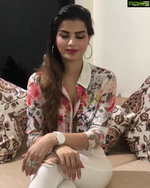 Sonali Raut Instagram - A simple helo can lead to million special things !! Hello to all on #helo.Lets connect on @helo_indiaofficial ..Go download the app n start following me on helo app!!!