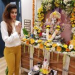 Sonali Raut Instagram - Some More darshan pictures!!! Top courtesy @rehanshahdesigns #ganeshutsav #ganpatibappamorya #friends #celebration #fun #utsav #pooja #gettogether