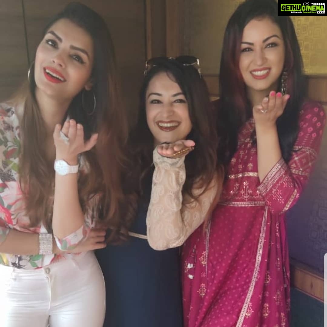 Sonali Raut Instagram - #ganeshutsav #family #friends #ganpati #celebration #fun