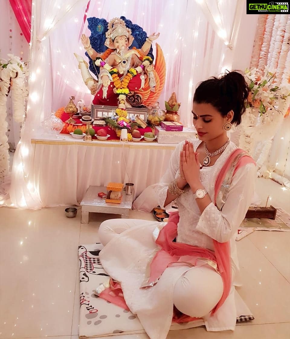 Sonali Raut Instagram - Ganpati bappa Morya๐๐!!! #ganpati #ganpatibappamorya #ganeshchaturthi #vignaharta #ganeshutsav #ganesha #marathi #love #happyfeelings #celebration #festival