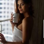 Sonali Raut Instagram - Nothing stands between a girl n her koffee!!! #coffee☕ #coffee_time #coffeeholic #mood