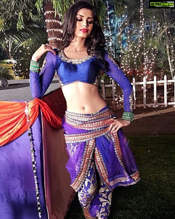 Sonali Raut Instagram - #desigirl!!!!💜💜