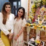Sonali Raut Instagram - Some More darshan pictures!!! Top courtesy @rehanshahdesigns #ganeshutsav #ganpatibappamorya #friends #celebration #fun #utsav #pooja #gettogether