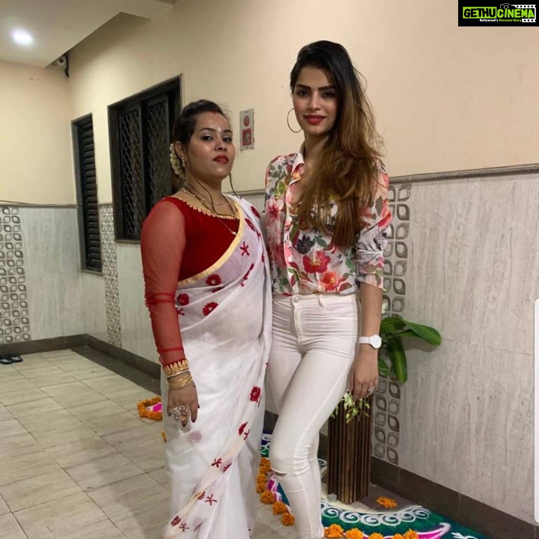 Sonali Raut Instagram - #ganeshutsav #family #friends #ganpati #celebration #fun