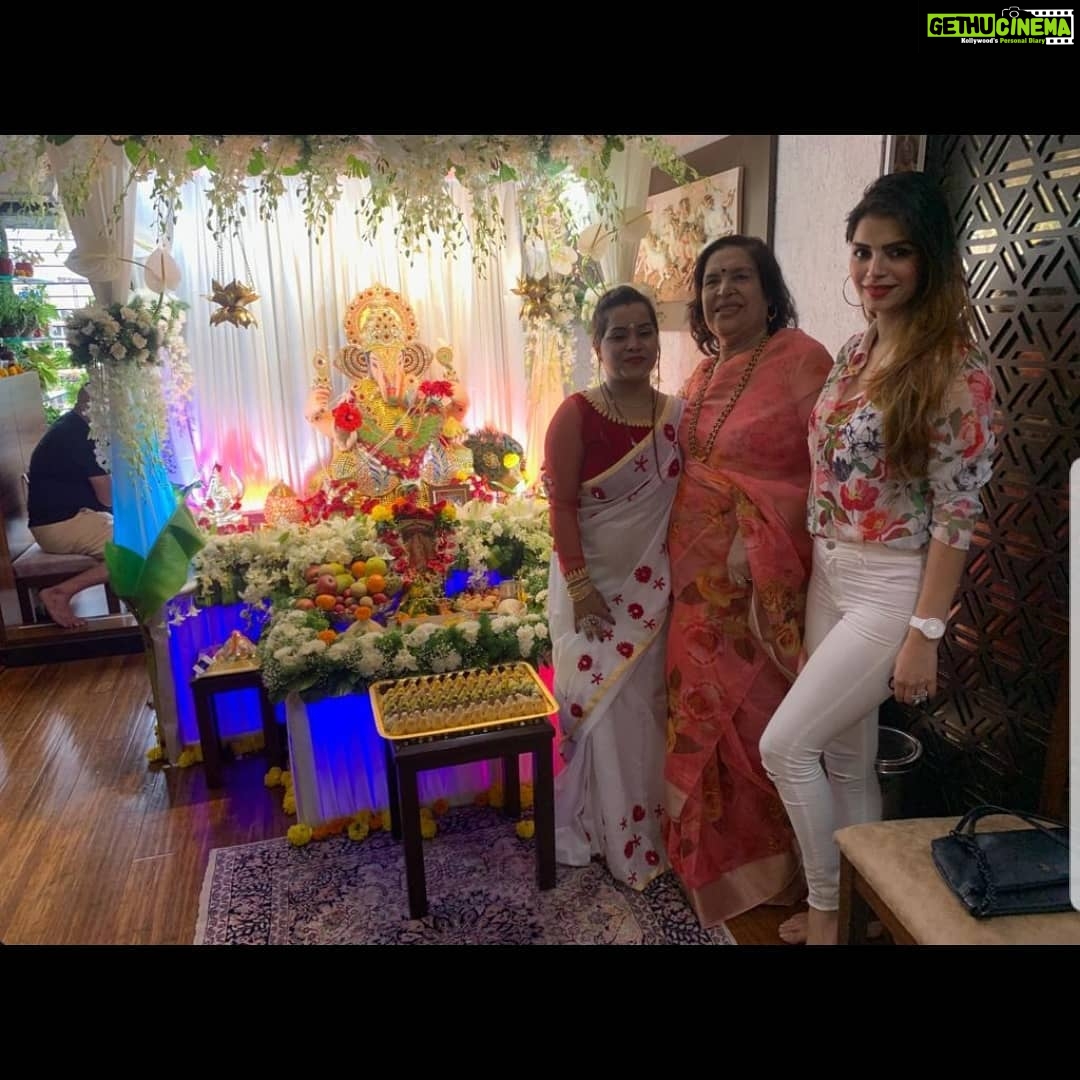 Sonali Raut Instagram - #ganeshutsav #family #friends #ganpati #celebration #fun